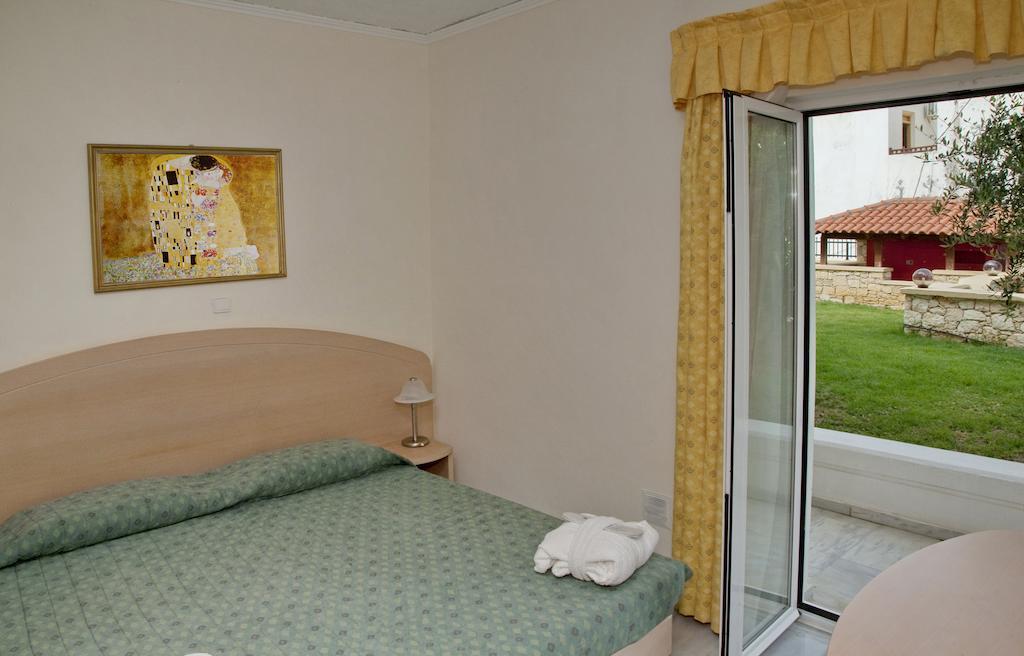 Jo An Beach Hotel Adelianos Kampos Zewnętrze zdjęcie